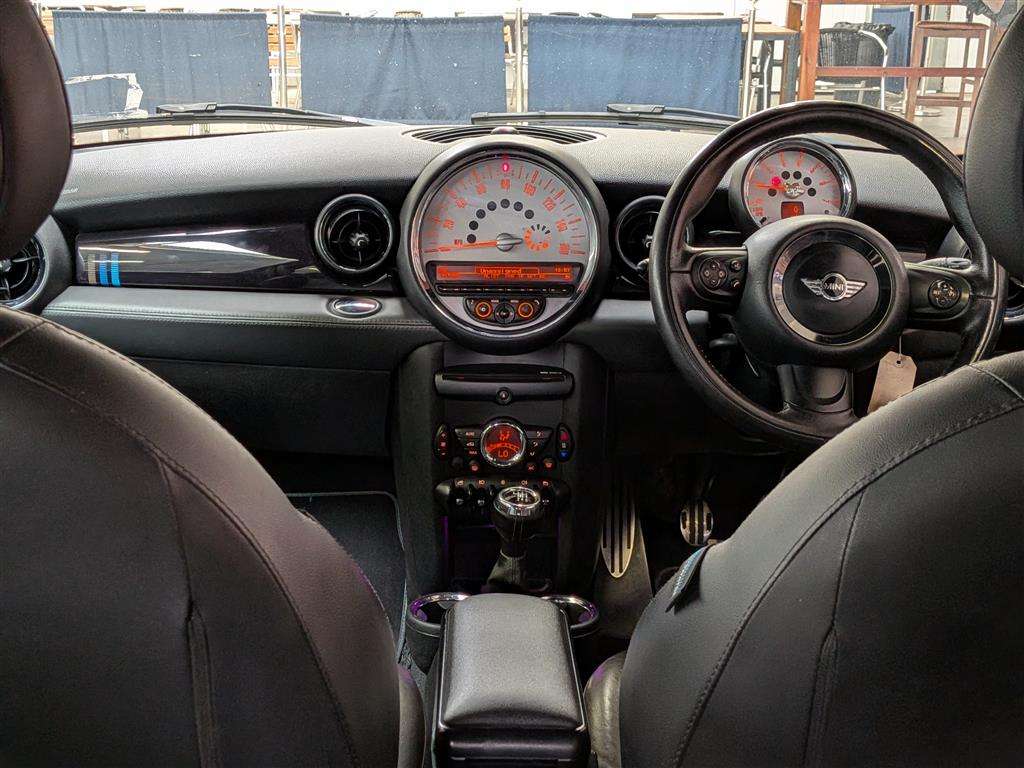 <p>2013 MINI COOPER SD BAYSWATER</p>