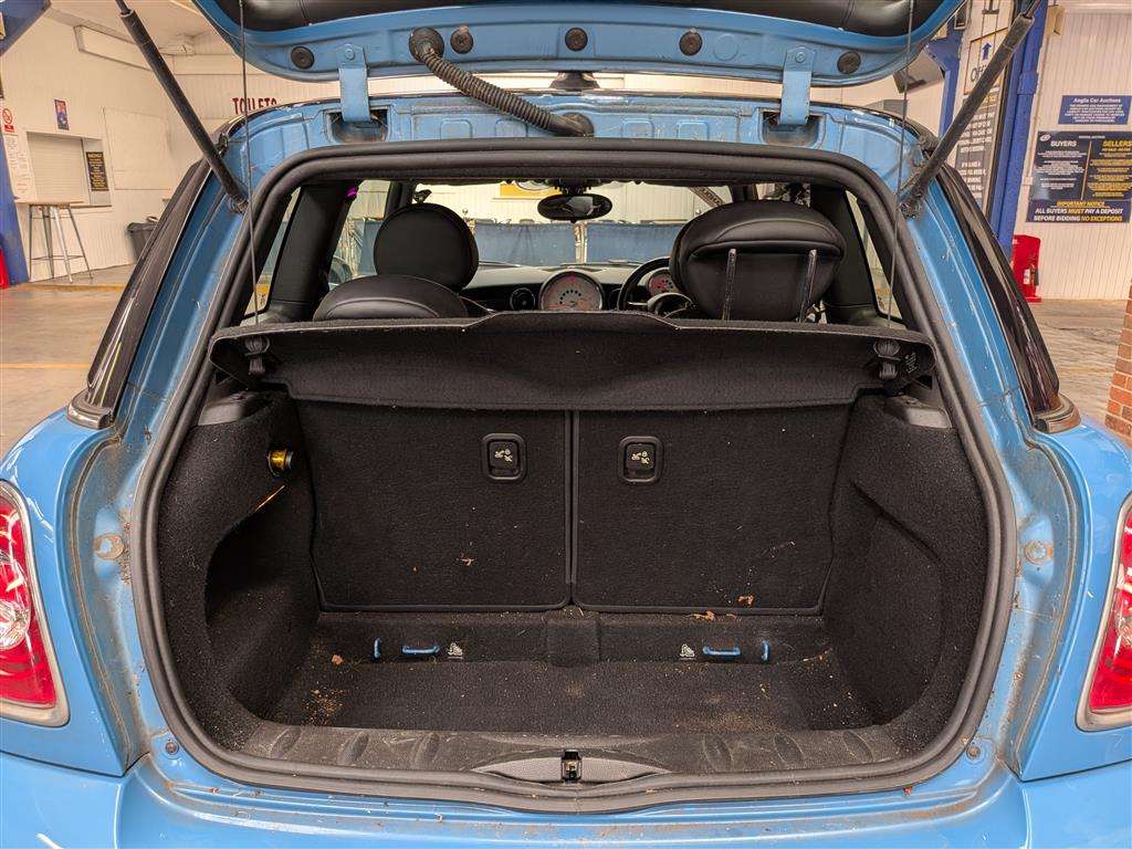 <p>2013 MINI COOPER SD BAYSWATER</p>