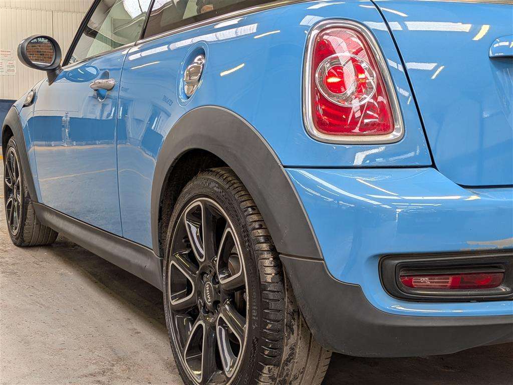 <p>2013 MINI COOPER SD BAYSWATER</p>
