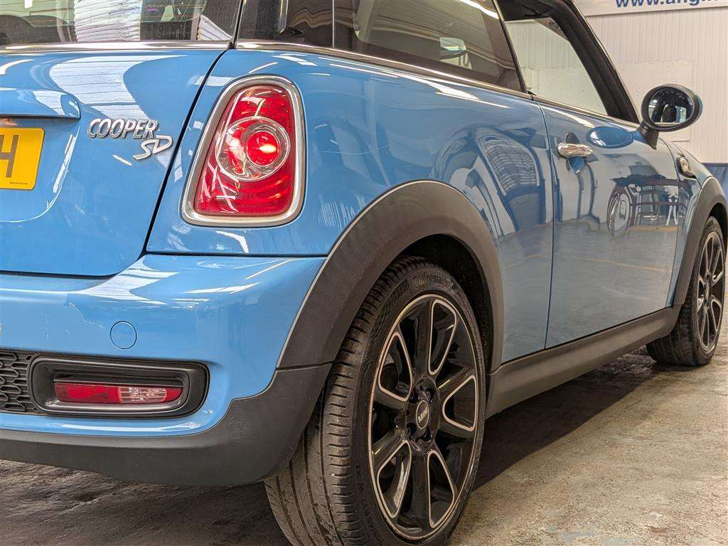 <p>2013 MINI COOPER SD BAYSWATER</p>