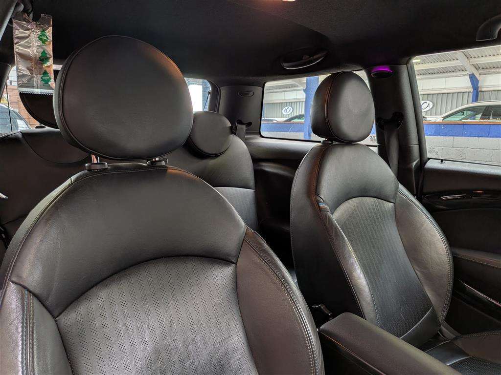 <p>2013 MINI COOPER SD BAYSWATER</p>