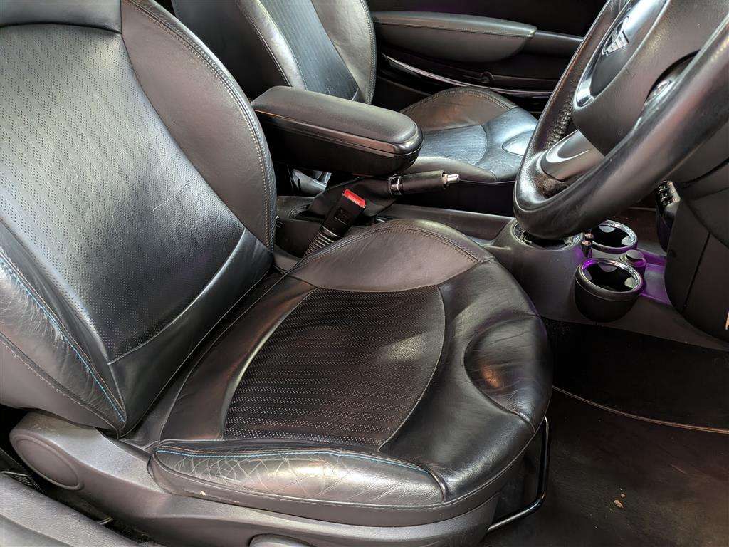 <p>2013 MINI COOPER SD BAYSWATER</p>