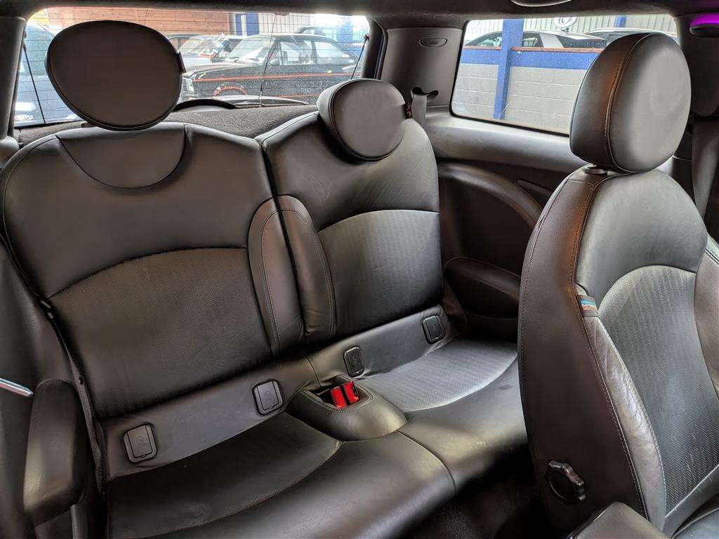 <p>2013 MINI COOPER SD BAYSWATER</p>
