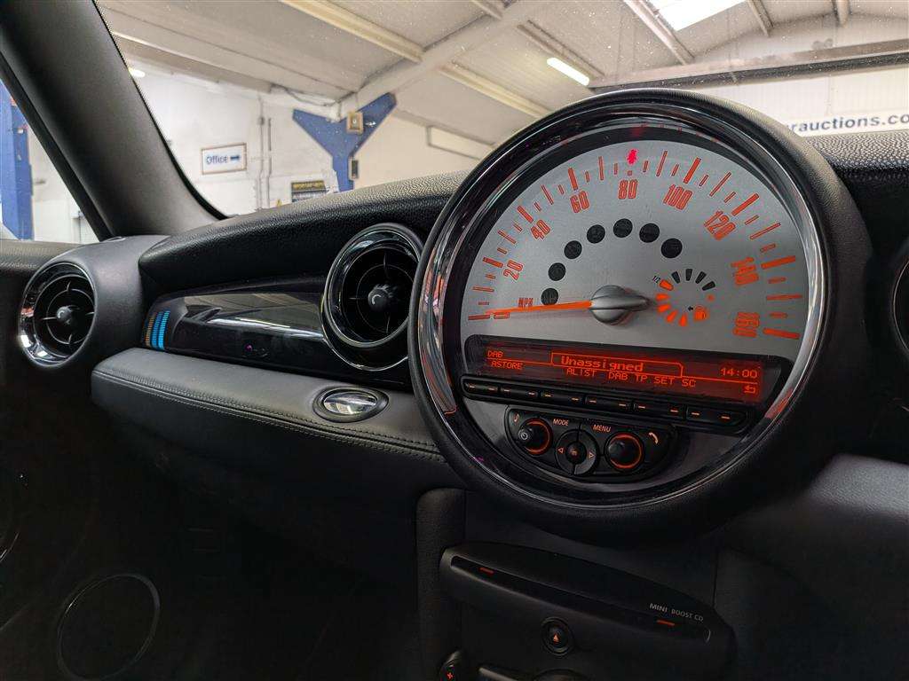 <p>2013 MINI COOPER SD BAYSWATER</p>