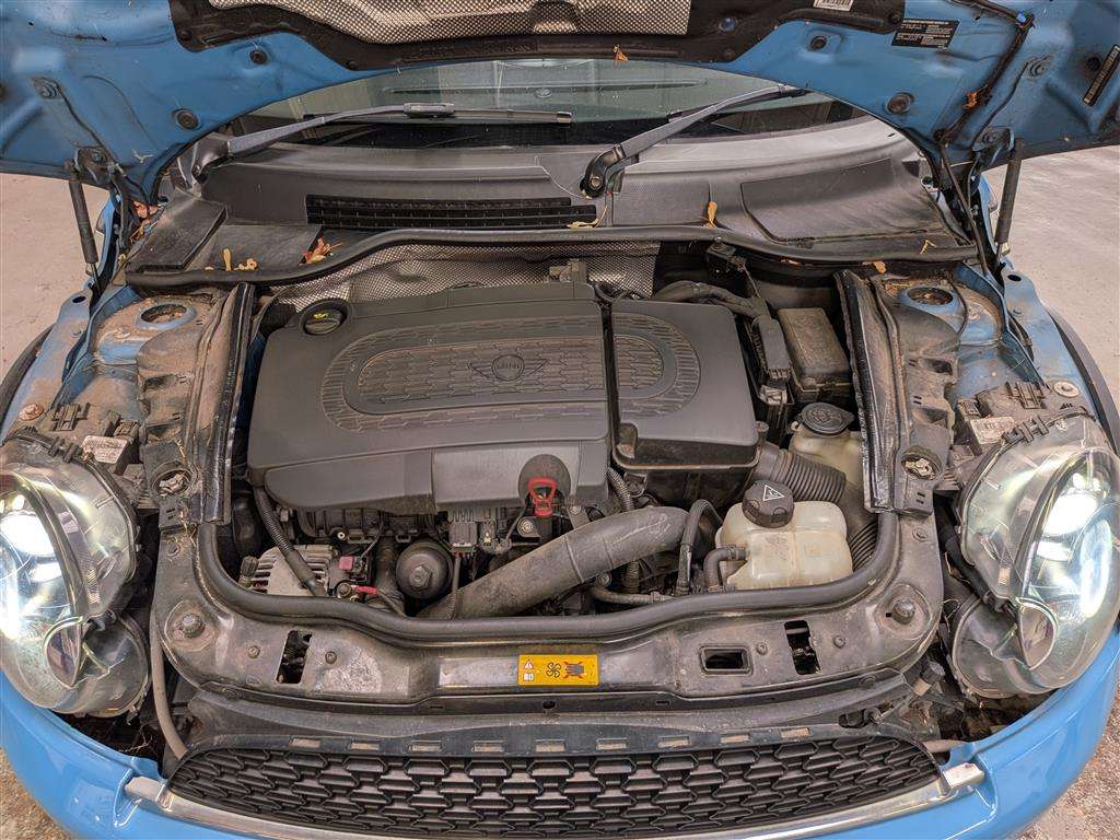 <p>2013 MINI COOPER SD BAYSWATER</p>