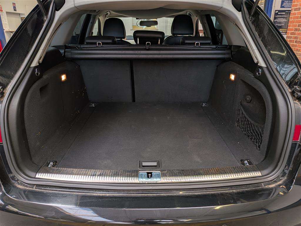 <p>2013 AUDI A4 SE TFSI QUATTRO AUTO</p>