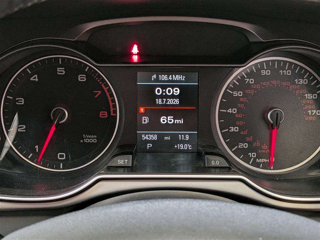<p>2013 AUDI A4 SE TFSI QUATTRO AUTO</p>
