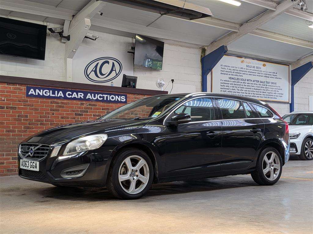 <p>2013 VOLVO V60 SE LUX T4 AUTO</p>