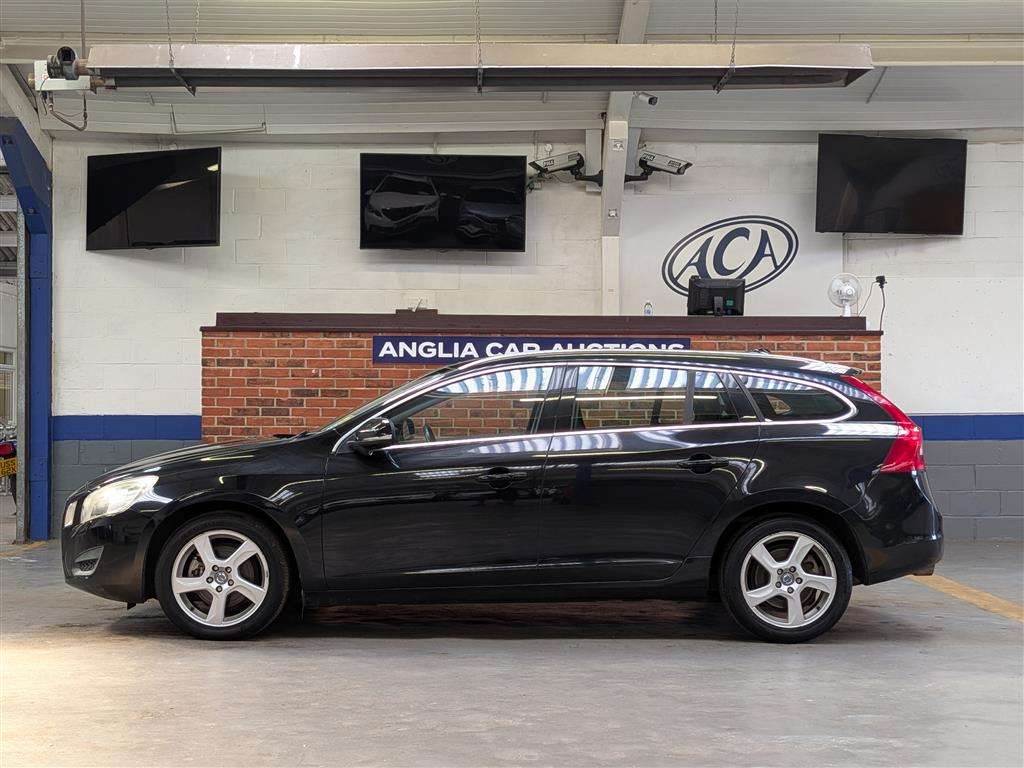 <p>2013 VOLVO V60 SE LUX T4 AUTO</p>