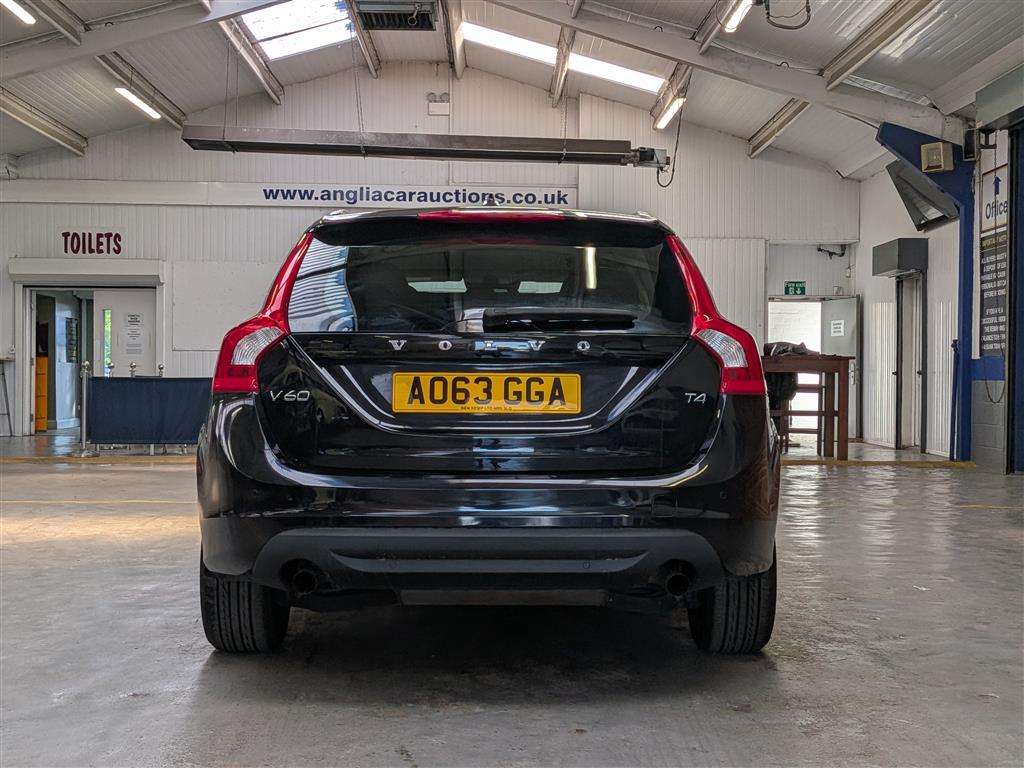 <p>2013 VOLVO V60 SE LUX T4 AUTO</p>