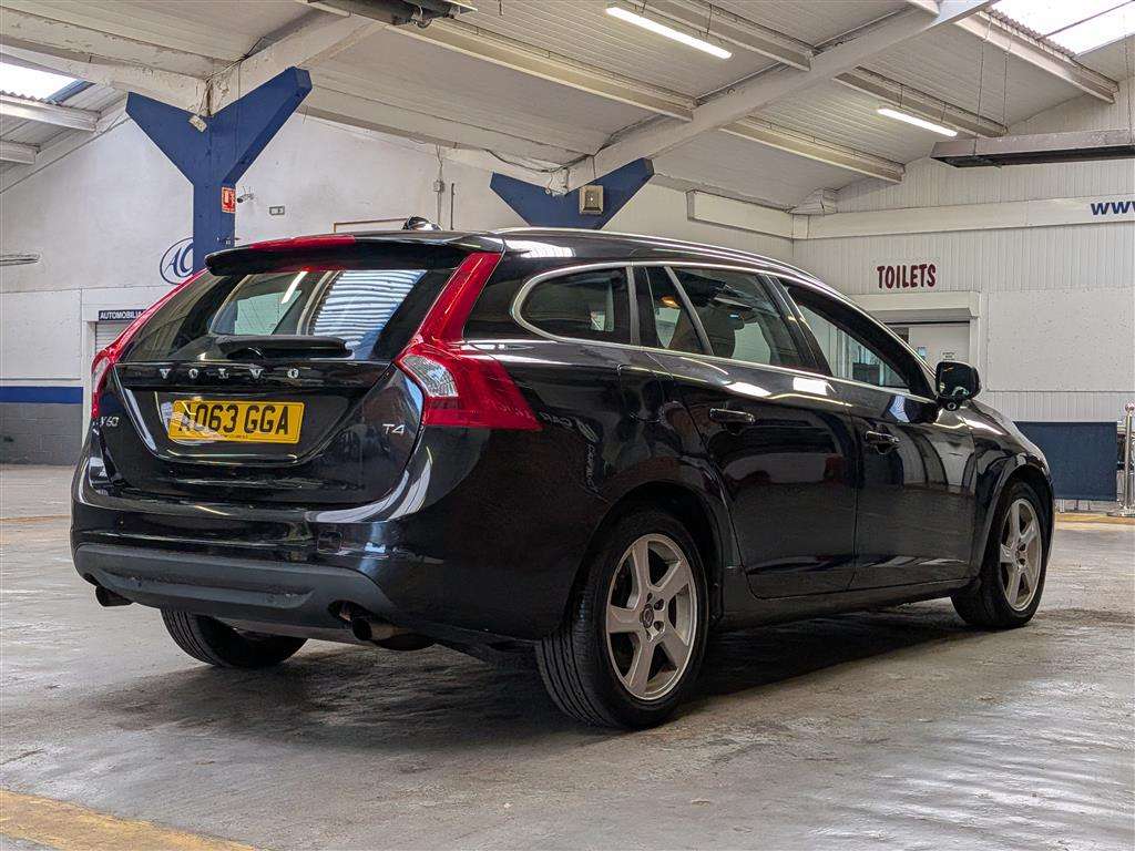 <p>2013 VOLVO V60 SE LUX T4 AUTO</p>