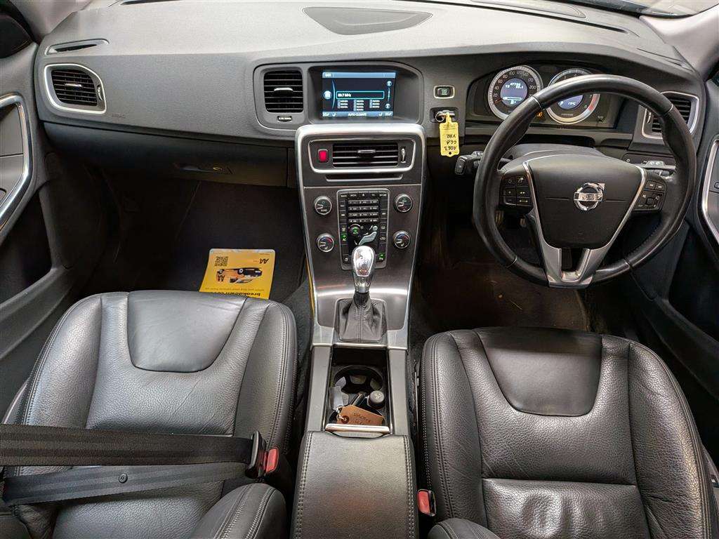 <p>2013 VOLVO V60 SE LUX T4 AUTO</p>