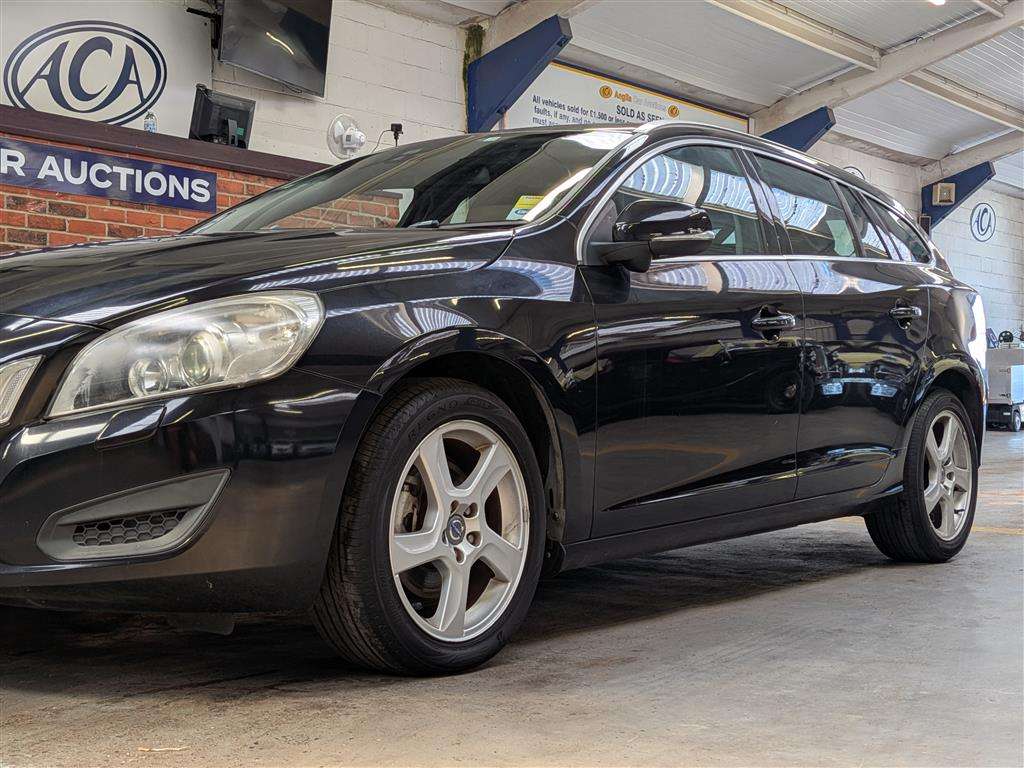 <p>2013 VOLVO V60 SE LUX T4 AUTO</p>