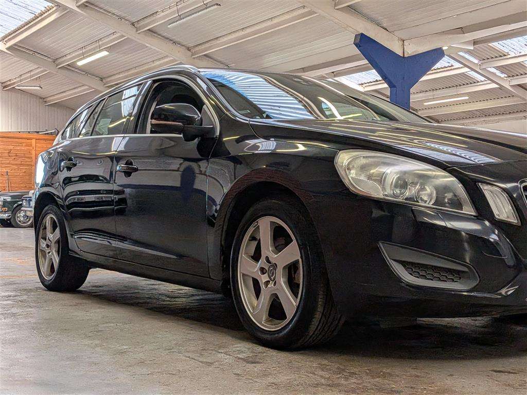 <p>2013 VOLVO V60 SE LUX T4 AUTO</p>