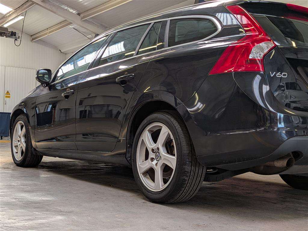 <p>2013 VOLVO V60 SE LUX T4 AUTO</p>