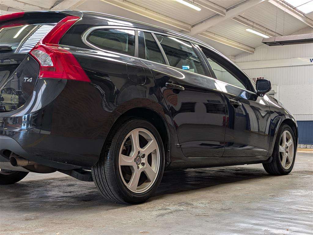 <p>2013 VOLVO V60 SE LUX T4 AUTO</p>