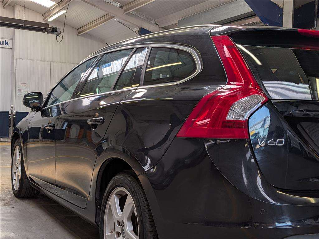 <p>2013 VOLVO V60 SE LUX T4 AUTO</p>