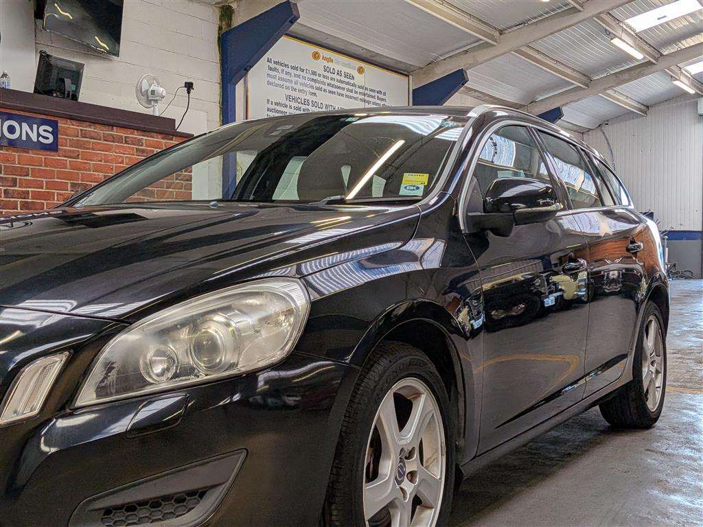<p>2013 VOLVO V60 SE LUX T4 AUTO</p>