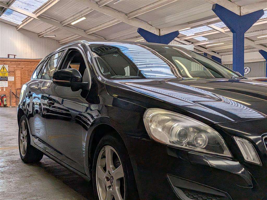 <p>2013 VOLVO V60 SE LUX T4 AUTO</p>