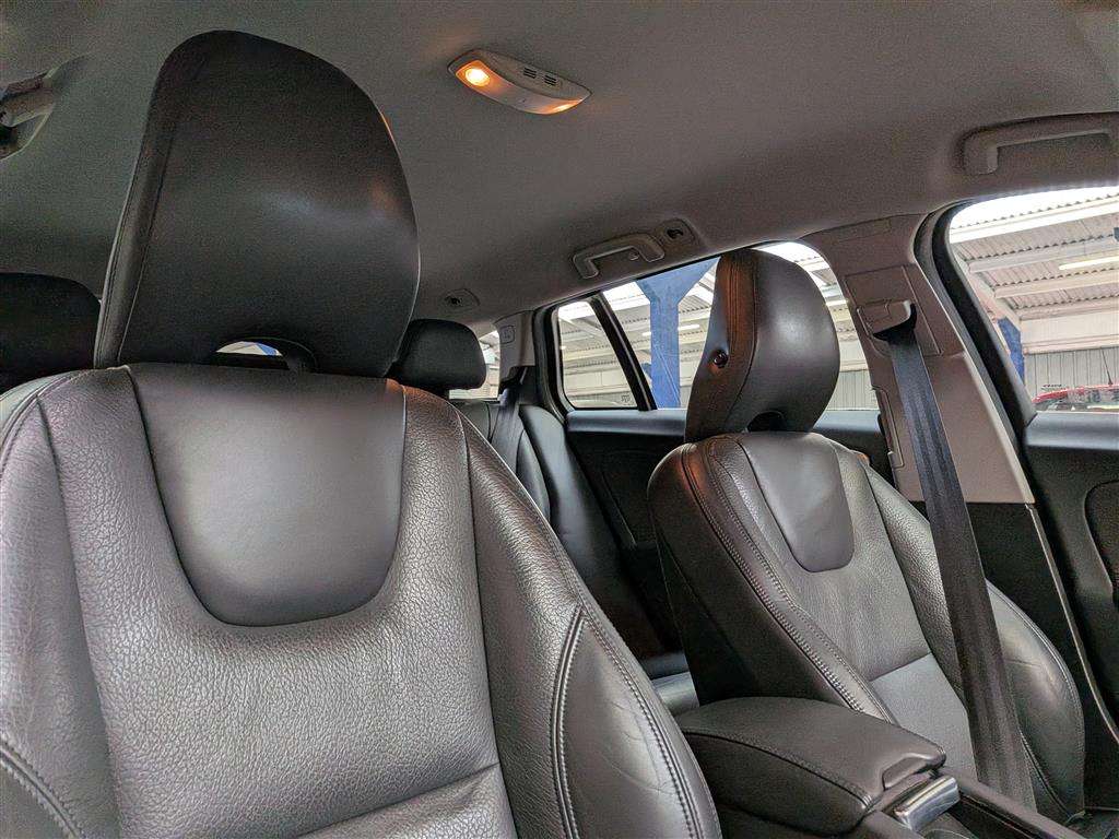 <p>2013 VOLVO V60 SE LUX T4 AUTO</p>