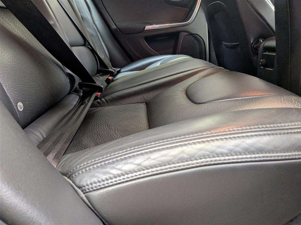 <p>2013 VOLVO V60 SE LUX T4 AUTO</p>