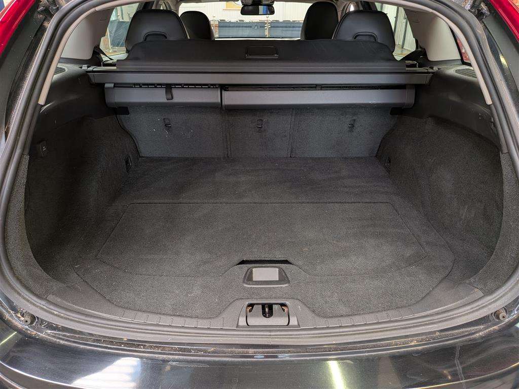 <p>2013 VOLVO V60 SE LUX T4 AUTO</p>