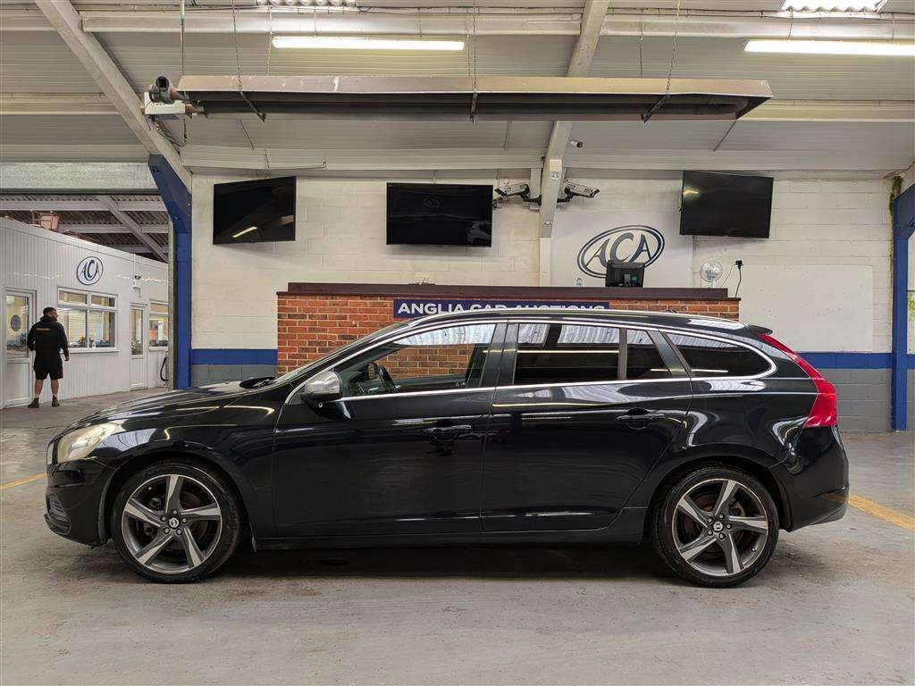 <p>2013 VOLVO V60 R-DESIGN T4 AUTO</p>