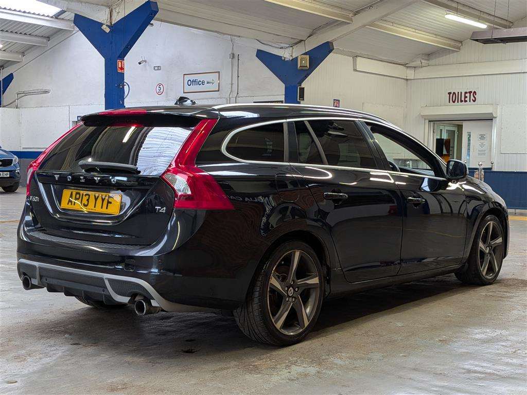 <p>2013 VOLVO V60 R-DESIGN T4 AUTO</p>