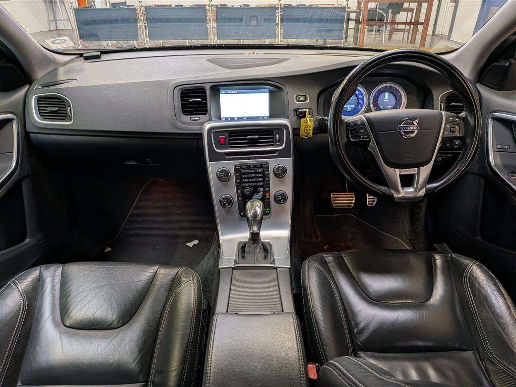 <p>2013 VOLVO V60 R-DESIGN T4 AUTO</p>