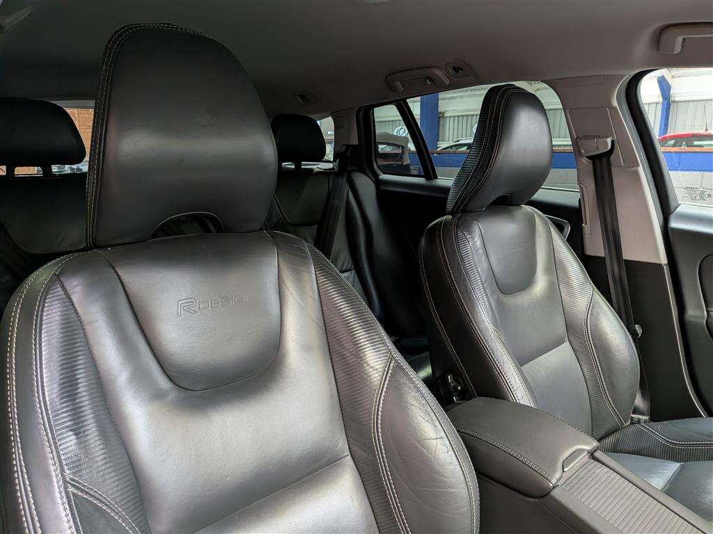 <p>2013 VOLVO V60 R-DESIGN T4 AUTO</p>