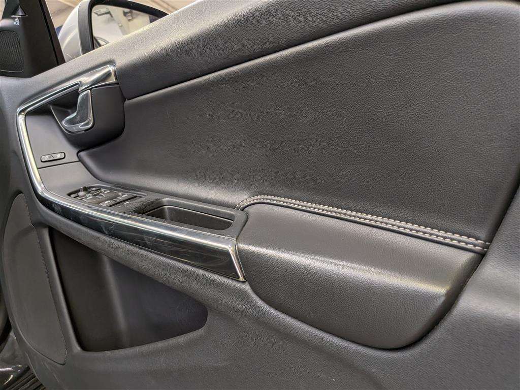 <p>2013 VOLVO V60 R-DESIGN T4 AUTO</p>
