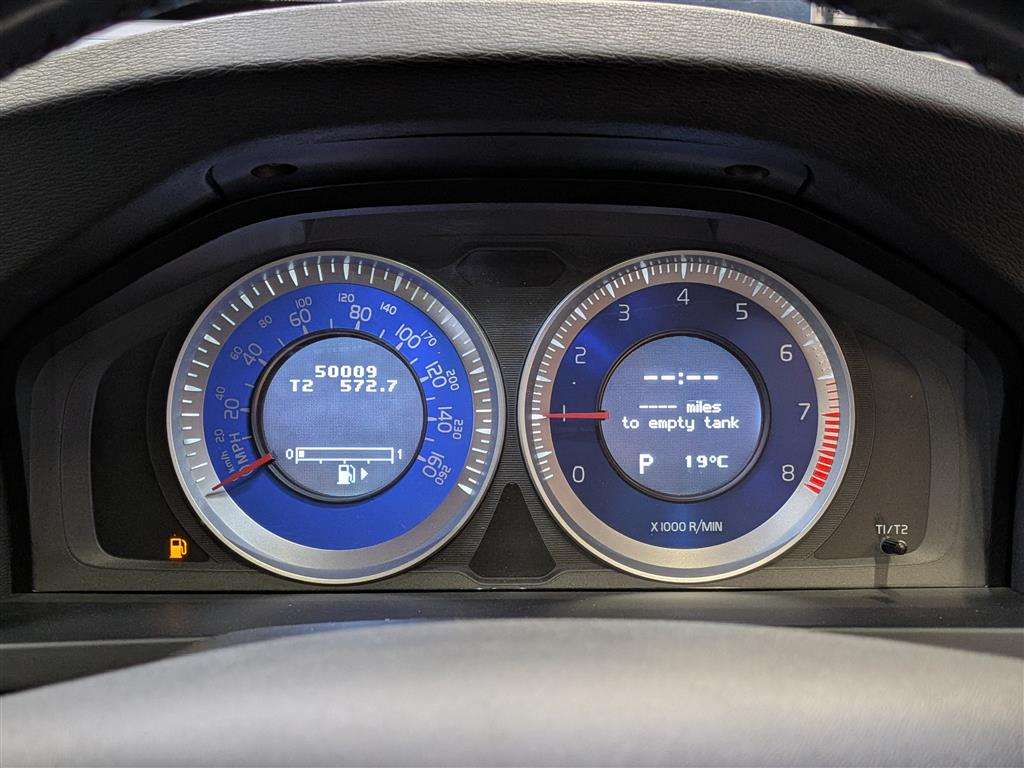 <p>2013 VOLVO V60 R-DESIGN T4 AUTO</p>