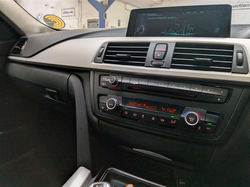 <p>2014 BMW 320</p>