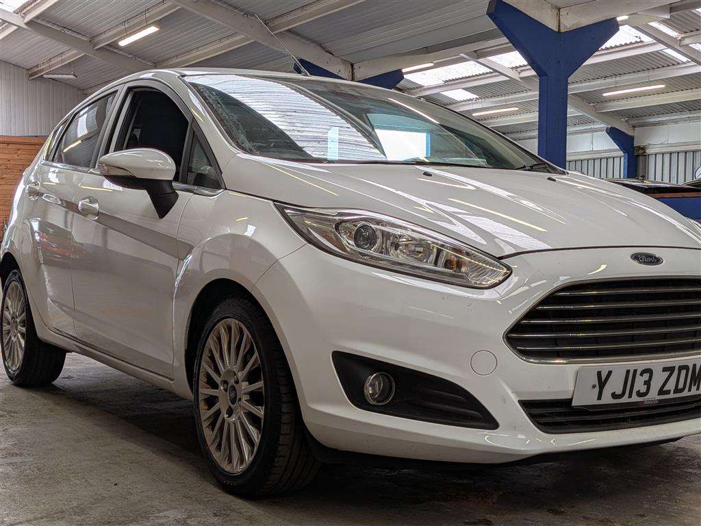 <p>2013 FORD FIESTA TITANIUM</p>
