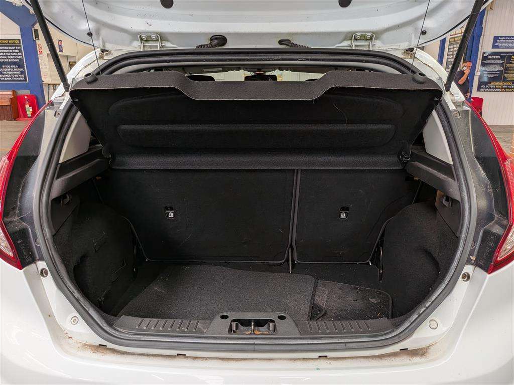 <p>2013 FORD FIESTA TITANIUM</p>