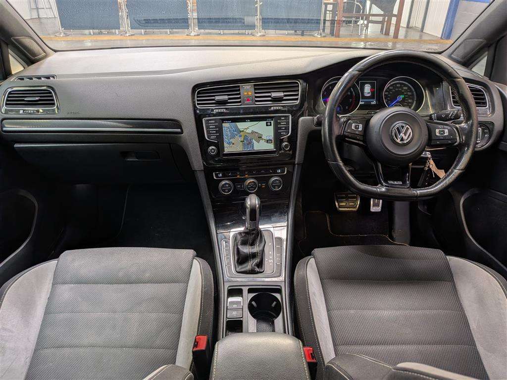 <p>2016 VOLKSWAGEN GOLF R DSG</p>
