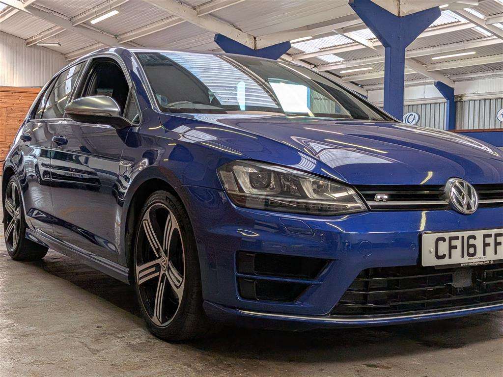 <p>2016 VOLKSWAGEN GOLF R DSG</p>
