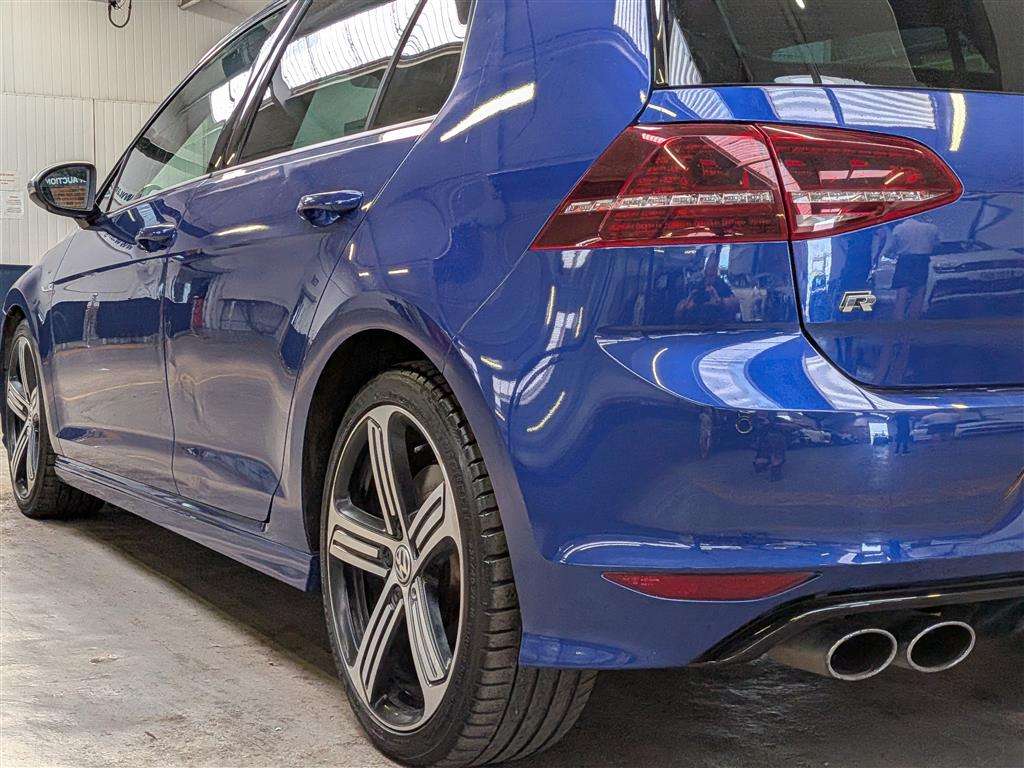 <p>2016 VOLKSWAGEN GOLF R DSG</p>