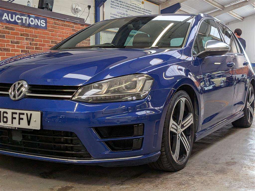 <p>2016 VOLKSWAGEN GOLF R DSG</p>