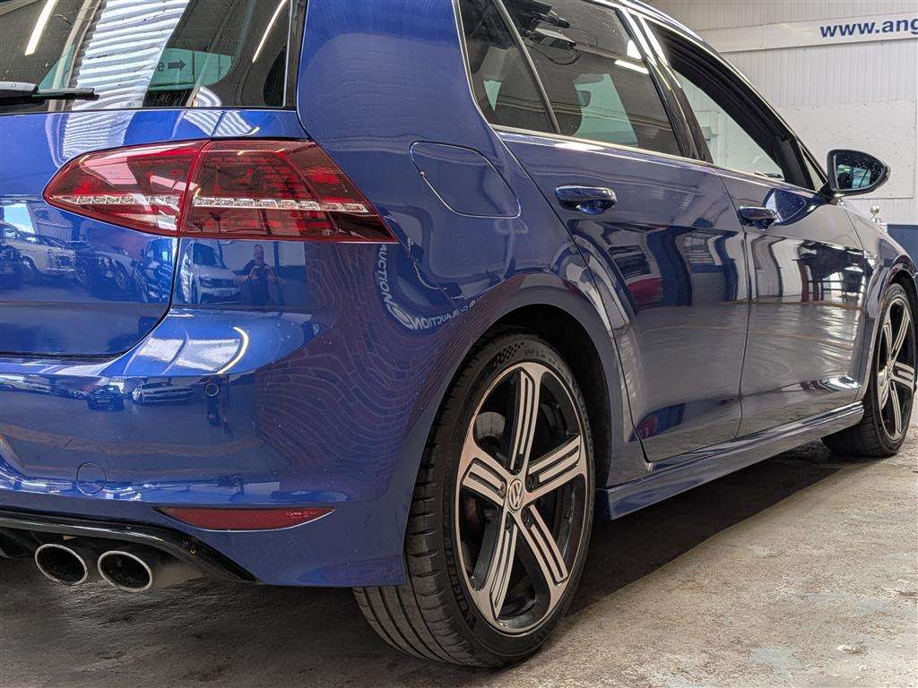 <p>2016 VOLKSWAGEN GOLF R DSG</p>