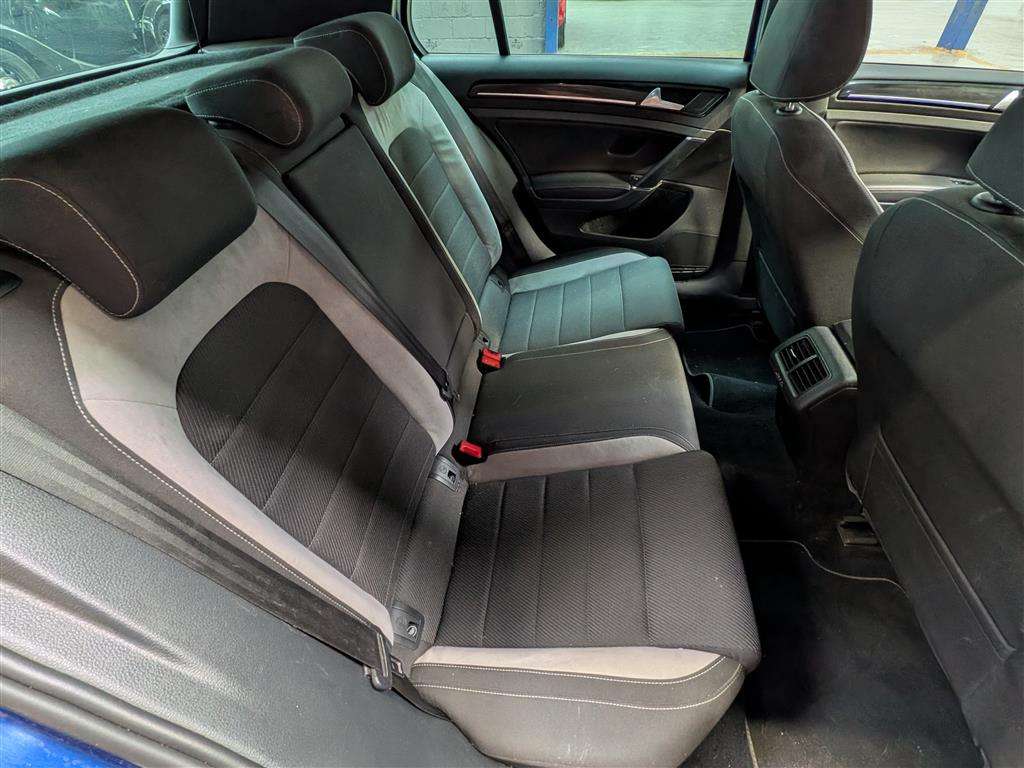 <p>2016 VOLKSWAGEN GOLF R DSG</p>