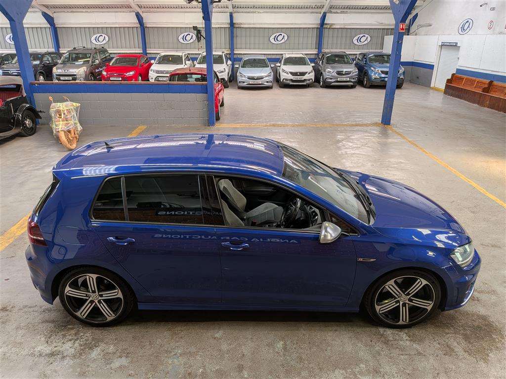 <p>2016 VOLKSWAGEN GOLF R DSG</p>