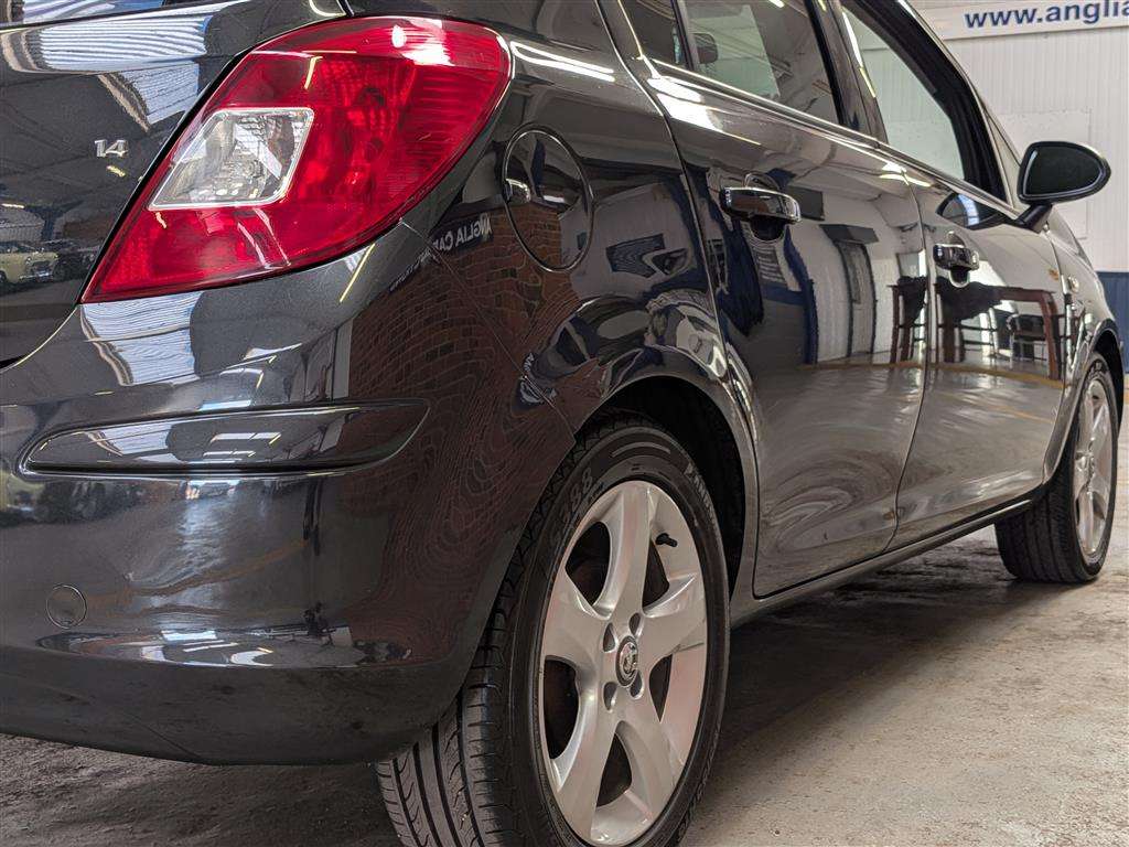 <p>2014 VAUXHALL CORSA SXI AC</p>