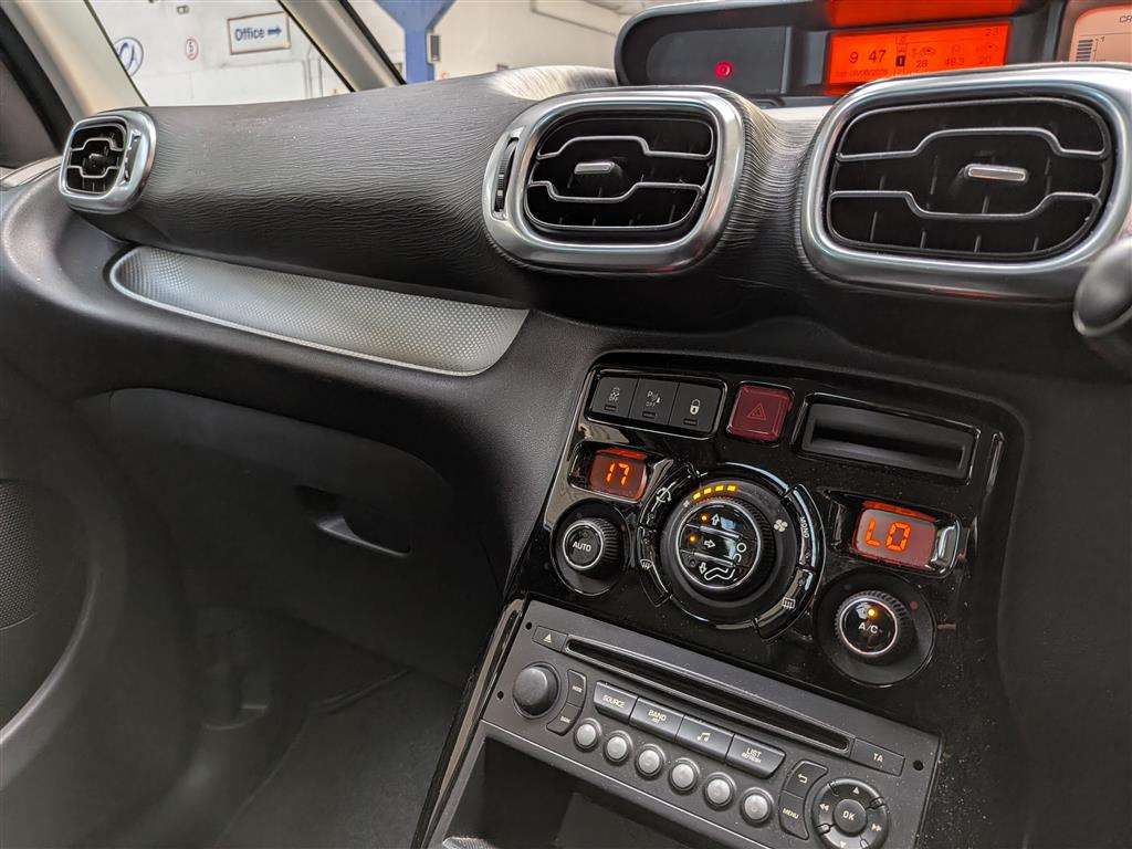 <p>2016 CITROEN C3 PICASSO PLATINUM BLUEH</p>