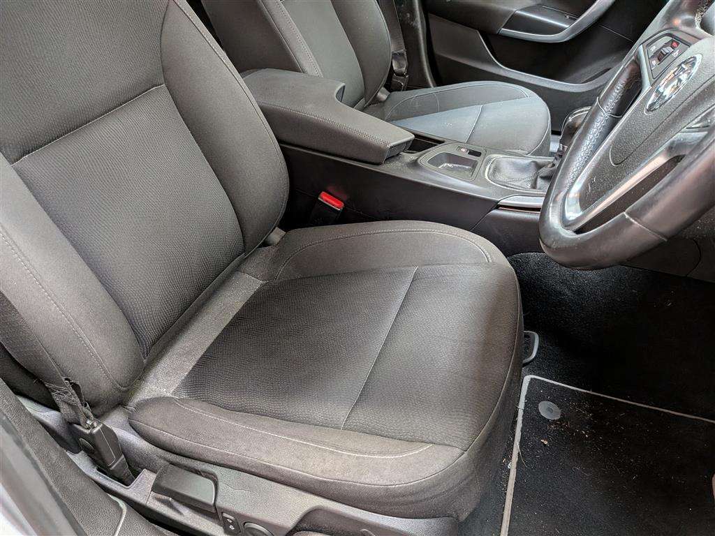 <p>2011 VAUXHALL INSIGNIA EXCLUSIV</p>