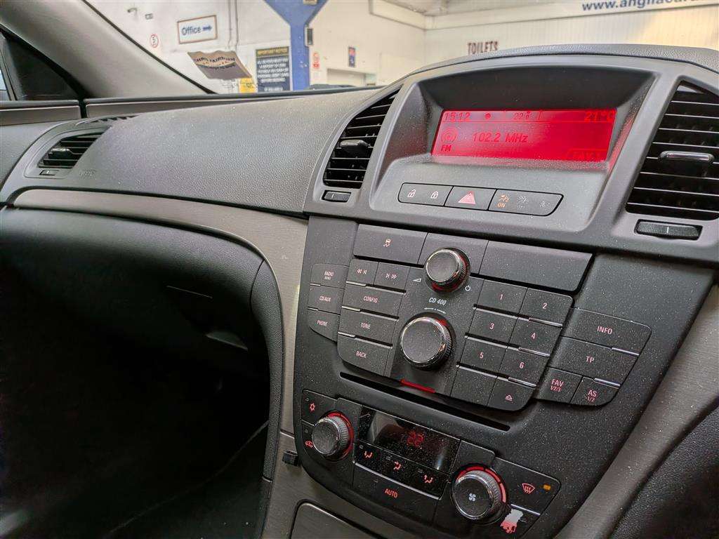 <p>2011 VAUXHALL INSIGNIA EXCLUSIV</p>