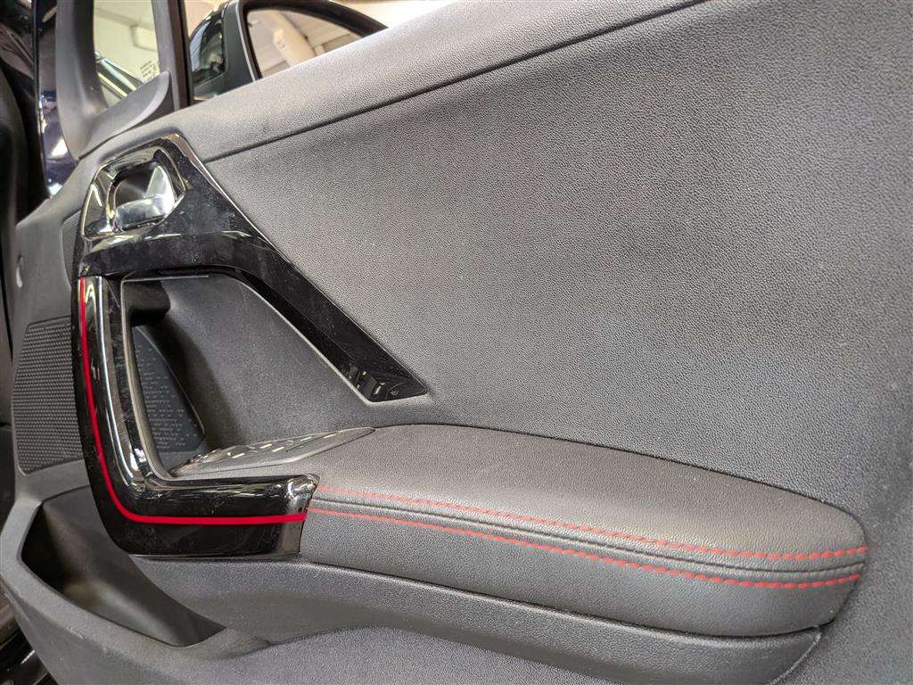 <p>2015 PEUGEOT 208 GT LINE S/S</p>