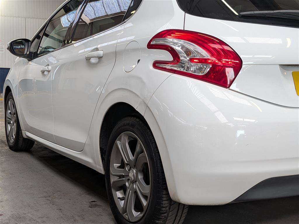 <p>2014 PEUGEOT 208 ALLURE</p>