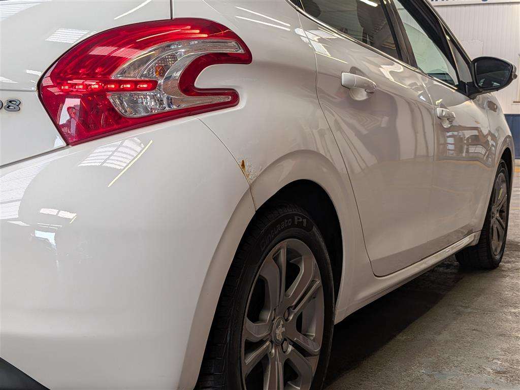 <p>2014 PEUGEOT 208 ALLURE</p>