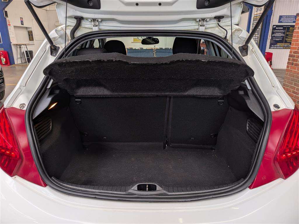 <p>2014 PEUGEOT 208 ALLURE</p>